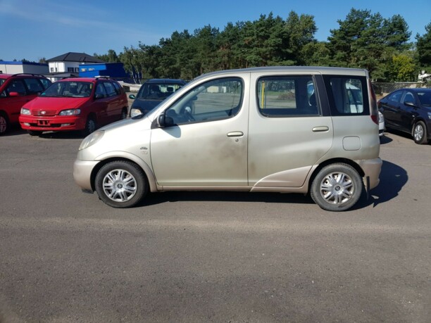 Toyota Yaris Verso, 2002 г.