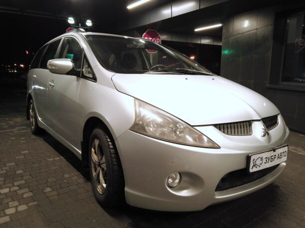 Mitsubishi Grandis, 7 мест, 2007 г.