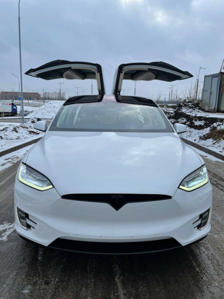 Tesla Model X, 7 мест, 2018 г.