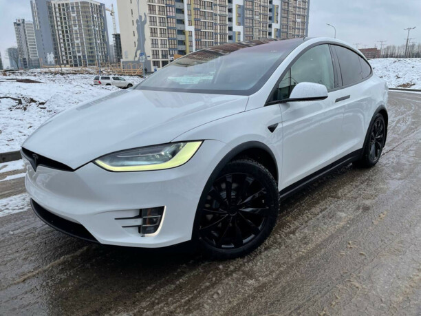 Tesla Model X, 7 мест, 2018 г.