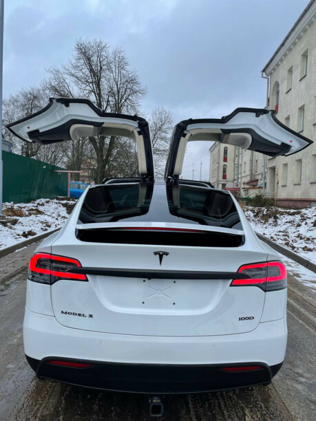 Tesla Model X, 7 мест, 2018 г.