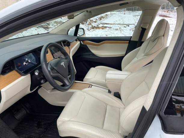 Tesla Model X, 7 мест, 2018 г.