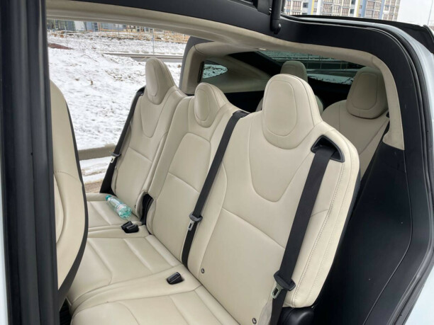 Tesla Model X, 7 мест, 2018 г.
