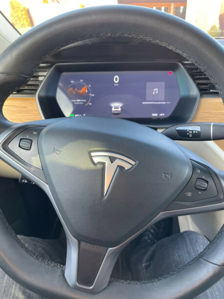 Tesla Model X, 7 мест, 2018 г.