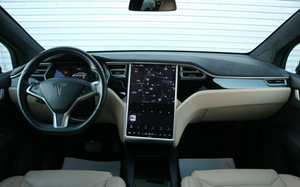 Tesla Model X, 2017 г.