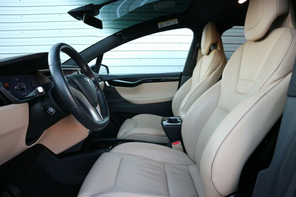 Tesla Model X, 2017 г.
