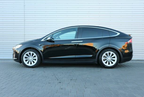 Tesla Model X, 2017 г.