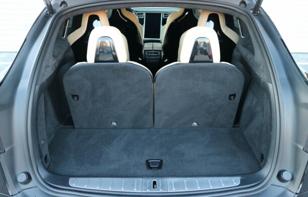 Tesla Model X, 2017 г.