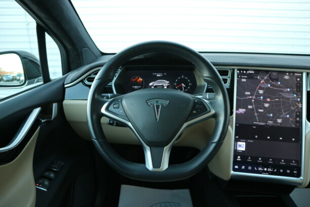 Tesla Model X, 2017 г.