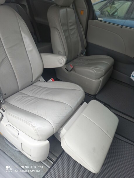 Toyota Sienna III (XL30), 7 мест, 2010 г.