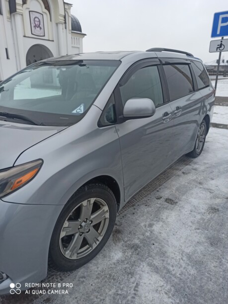 Toyota Sienna III (XL30), 7 мест, 2010 г.