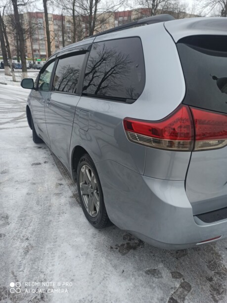 Toyota Sienna III (XL30), 7 мест, 2010 г.