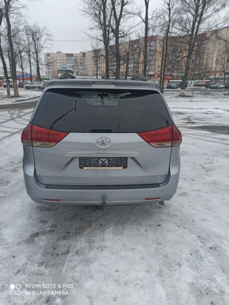 Toyota Sienna III (XL30), 7 мест, 2010 г.