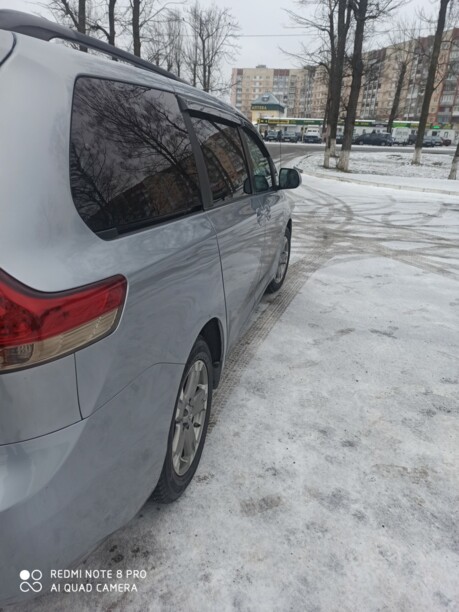 Toyota Sienna III (XL30), 7 мест, 2010 г.