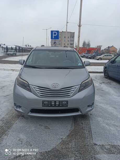 Toyota Sienna III (XL30), 7 мест, 2010 г.