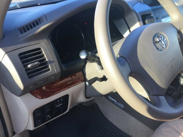 Toyota Land Cruiser Prado J120, 7 мест, 2004 г.