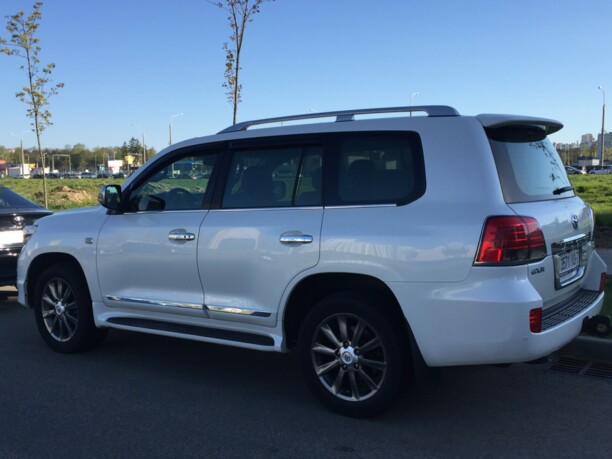 Toyota Land Cruiser J200, 7 мест, 2011 г.