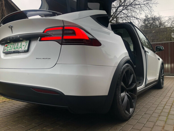 Tesla Model X, 7 мест, 2020 г.