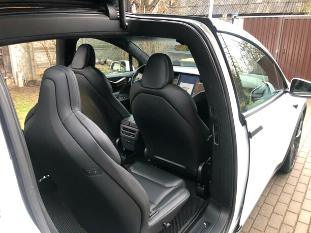 Tesla Model X, 7 мест, 2020 г.