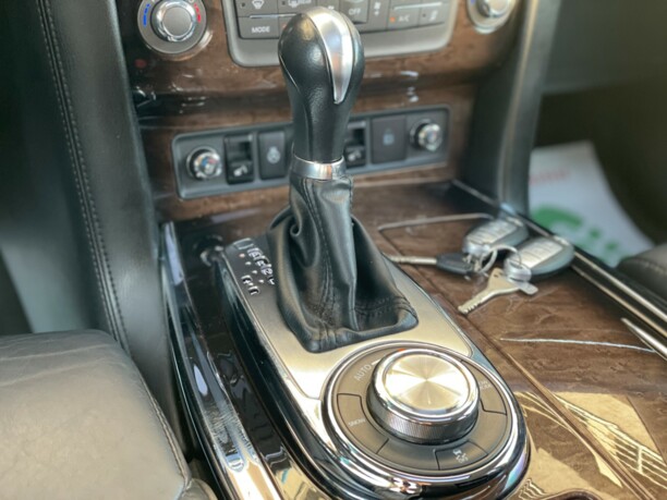 Infiniti QX56 II, 7 мест, 2012 г.