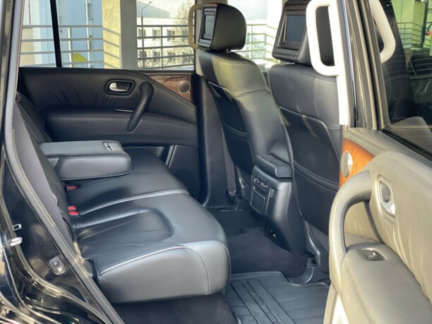 Infiniti QX56 II, 7 мест, 2012 г.