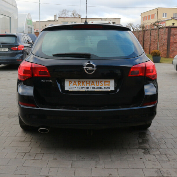 Opel Astra J, 2010 г.