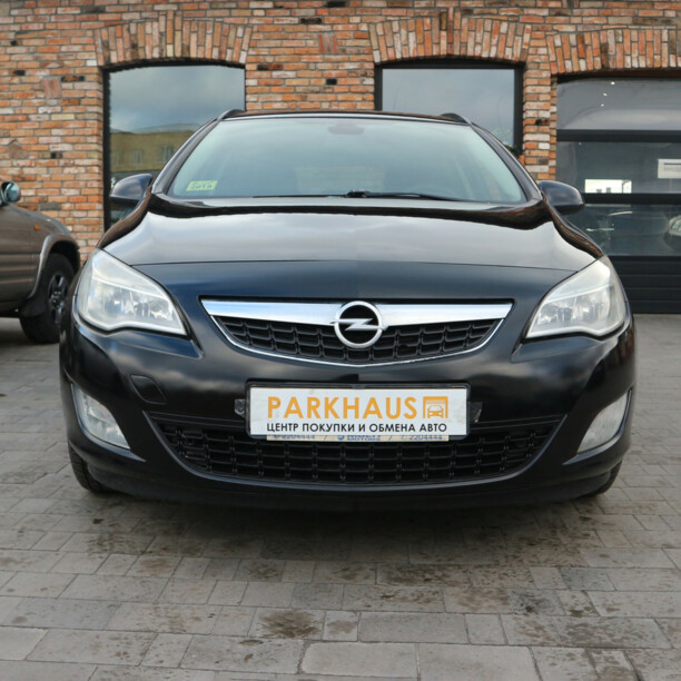 Opel Astra J, 2010 г.