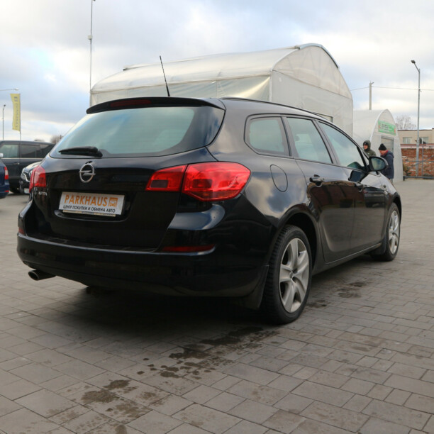 Opel Astra J, 2010 г.