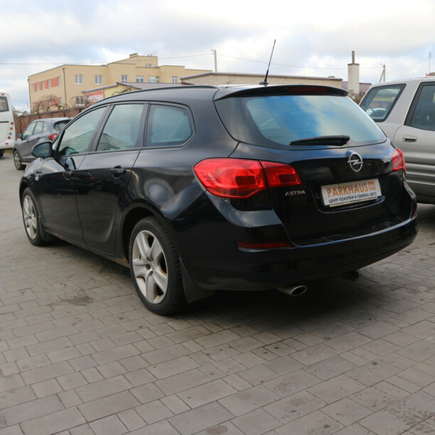 Opel Astra J, 2010 г.