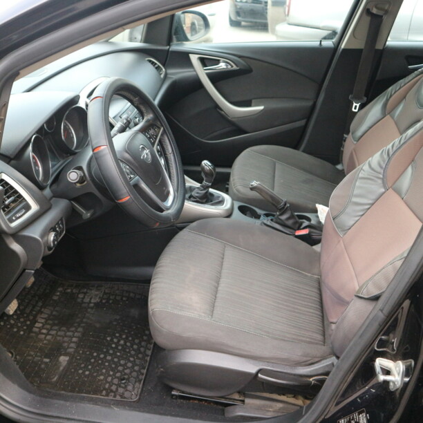 Opel Astra J, 2010 г.