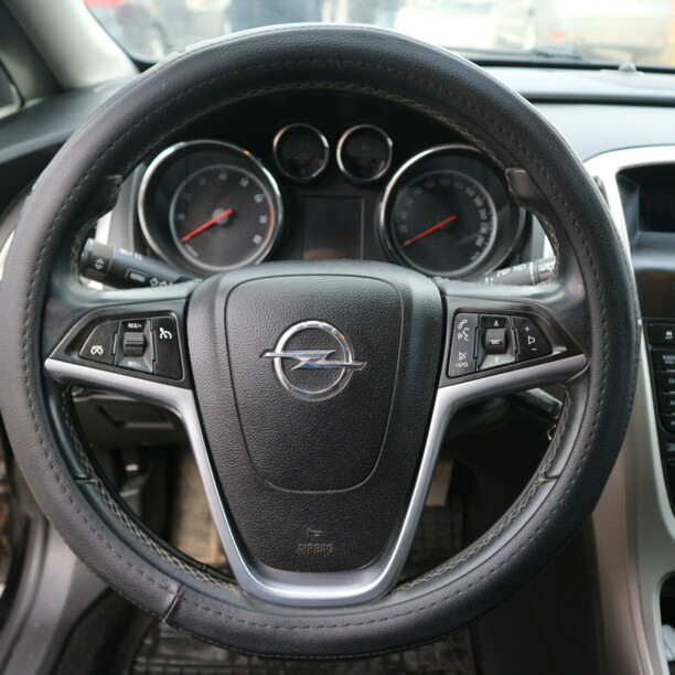 Opel Astra J, 2010 г.