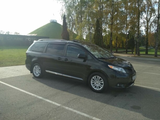 Toyota Sienna III (XL30), 7 мест, 2011 г.