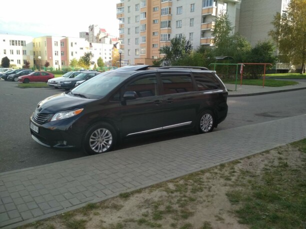 Toyota Sienna III (XL30), 7 мест, 2011 г.