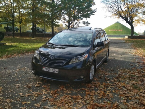 Toyota Sienna III (XL30), 7 мест, 2011 г.