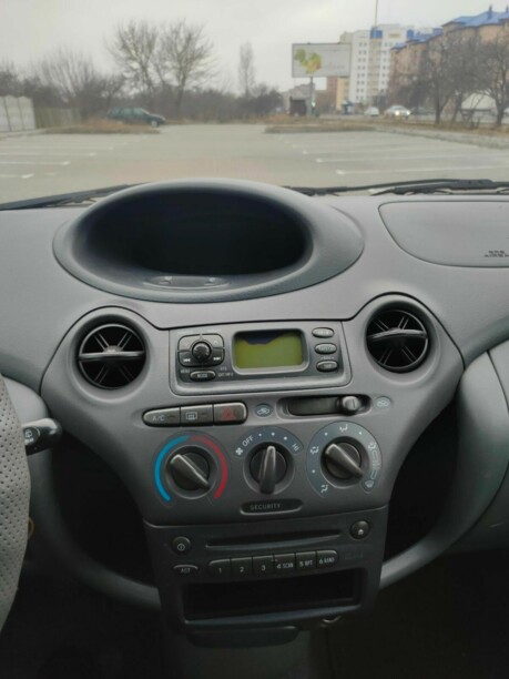Toyota Yaris I (P1), 2001 г.
