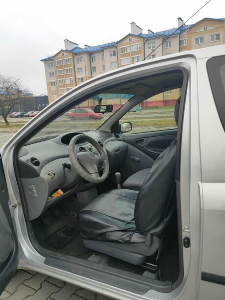 Toyota Yaris I (P1), 2001 г.