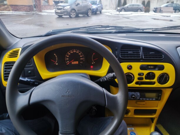 Mitsubishi Colt V, 1998 г.