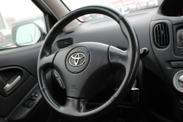 Toyota Yaris Verso, 2004 г.