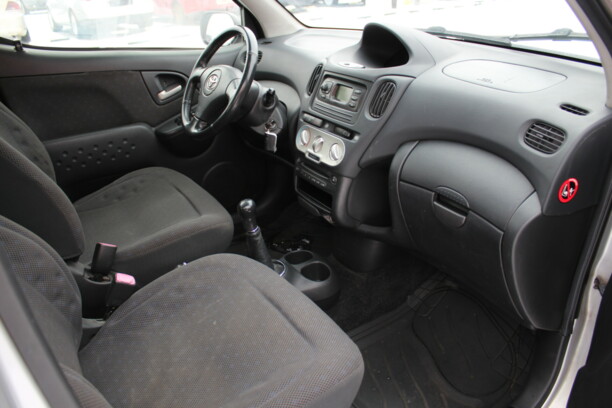 Toyota Yaris Verso, 2004 г.