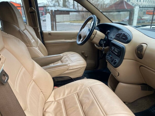 Dodge Caravan III, 7 мест, 1998 г.