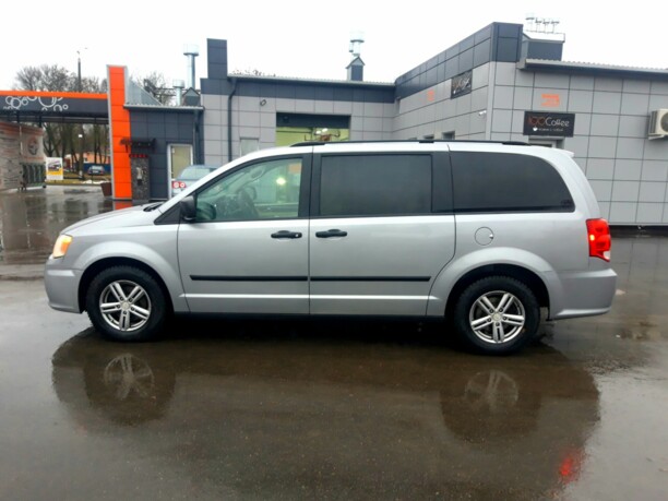 Dodge Grand Caravan V, 7 мест, 2013 г.