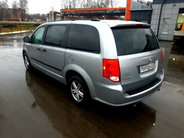 Dodge Grand Caravan V, 7 мест, 2013 г.