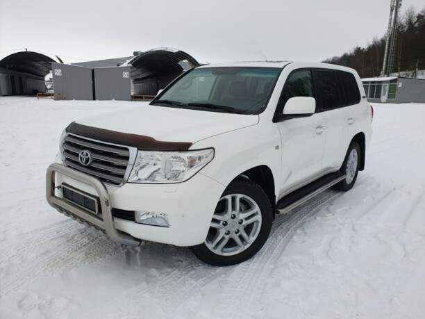 Toyota Land Cruiser J200, 7 мест, 2011 г.
