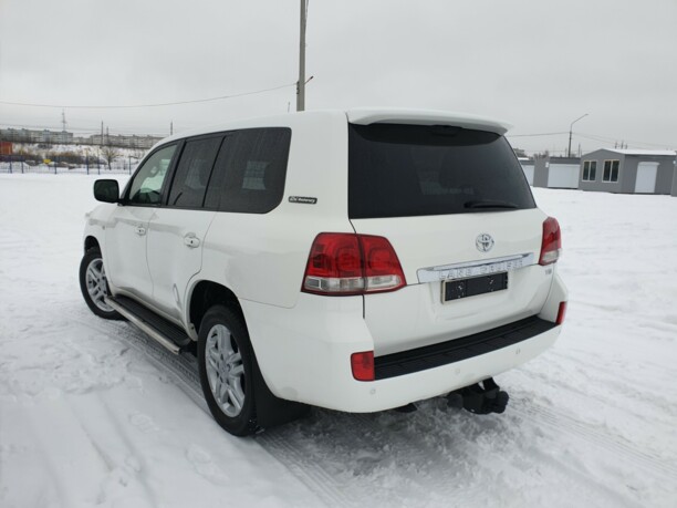 Toyota Land Cruiser J200, 7 мест, 2011 г.