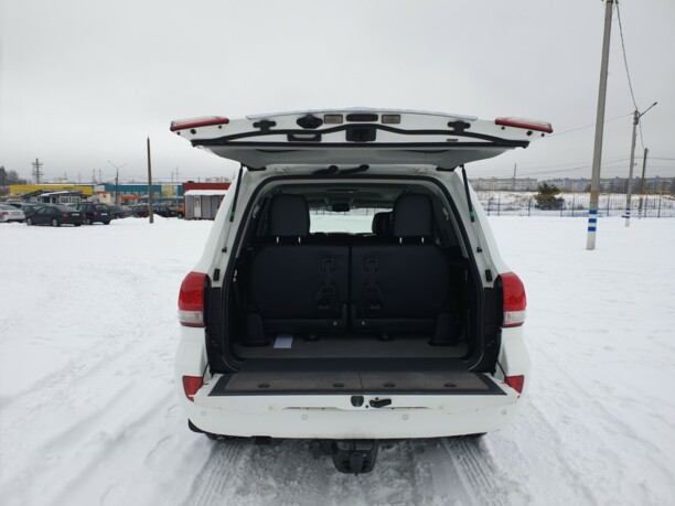 Toyota Land Cruiser J200, 7 мест, 2011 г.
