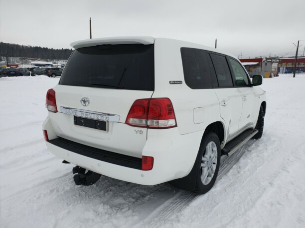 Toyota Land Cruiser J200, 7 мест, 2011 г.