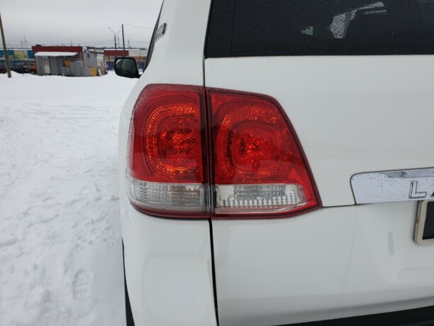 Toyota Land Cruiser J200, 7 мест, 2011 г.
