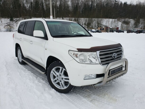 Toyota Land Cruiser J200, 7 мест, 2011 г.