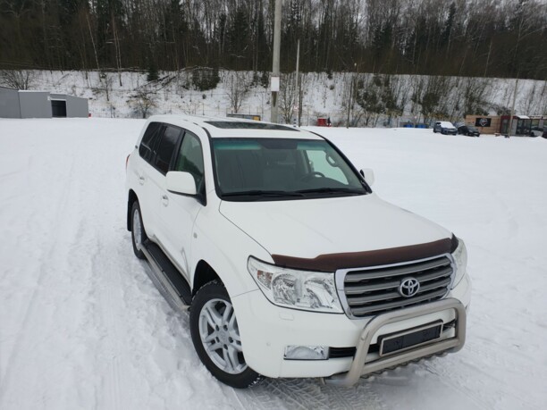 Toyota Land Cruiser J200, 7 мест, 2011 г.