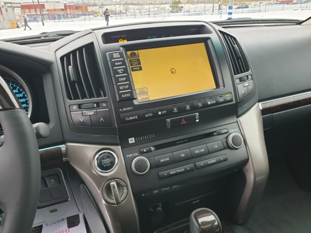 Toyota Land Cruiser J200, 7 мест, 2011 г.
